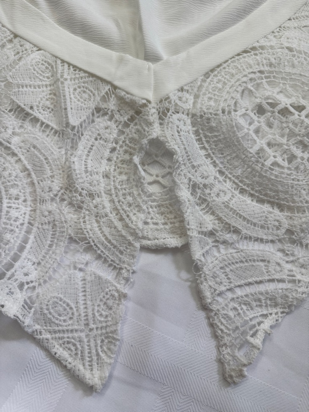 NWOT SHEIN White Crochet Halter Camisole Top. V Back. Size Medium. - Picture 8 of 9